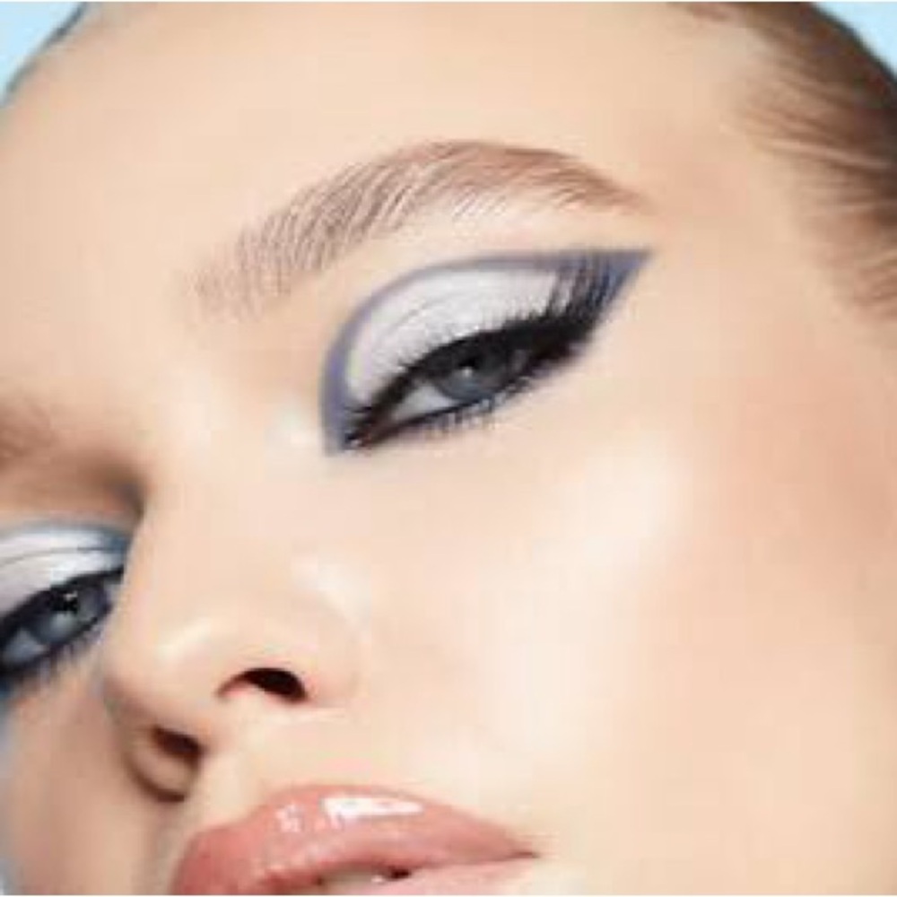 Stila Suede Shade Liquid Eye Shadow: Sheer Powder - Picture 9 of 10